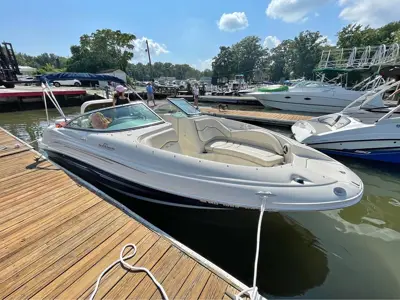 2008 Sea Ray 220 Sundeck