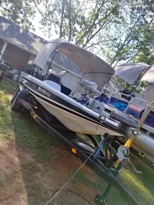 Hydro bass boat