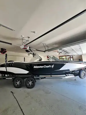 Mastercraft X46 - 2017 (only 165 hours)