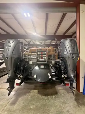 2027 Bennington Twin Engine R27 Swingback