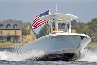 2019 Robalo R222