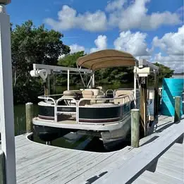 24’ Sun Tracker Signature Pontoon Boat