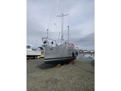35' Gilbert Caroff Chatam 330 Extreme