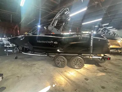 MasterCraft NXT22 Wakeboard Boat