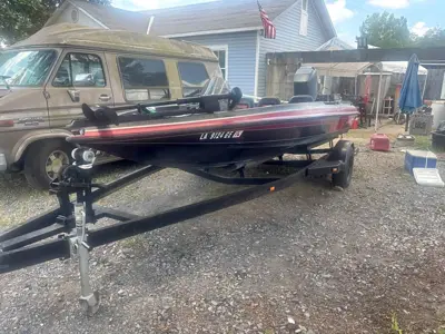 1996 sprint bass boat.
