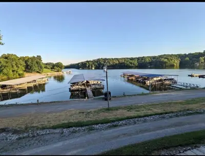 Covered boat slips