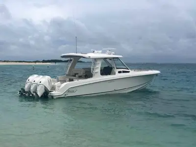 2019 Boston Whaler 350 Realm