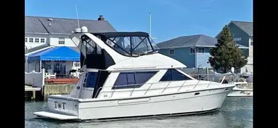 1997 Bayliner 3988 Command Bridge