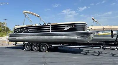 2022 Lowe ss270