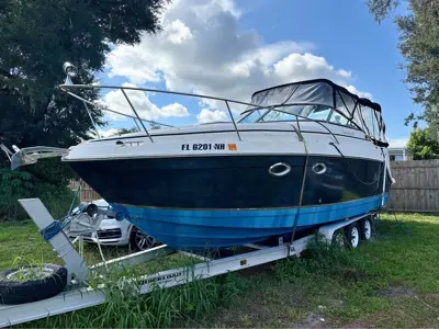 2005 Rinker Boat Fiesta Vee 270 cabin cruiser