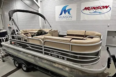 2018 SunTracker & Trailer Party barge 20DLX
