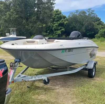 Bayliner low hours excellent condition