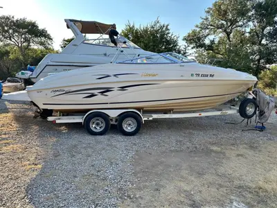 2000 Rinker Captiva 232 Bow Rider