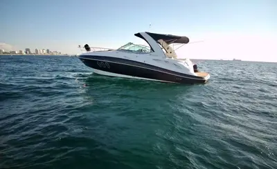 2008 Cruisers Yachts 330 express