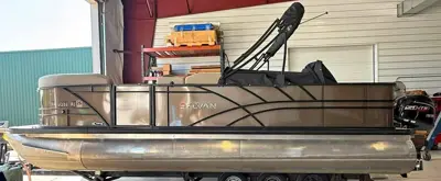 2022 Sylvan Mirage 22 Party Fish | Yamaha VMAX SHO 115HP | Only 25 Hours !