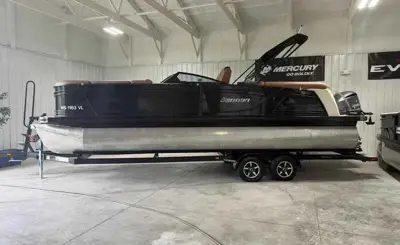2018 GODFREY SAN PAN 2500 ULC 300HP/382HRS