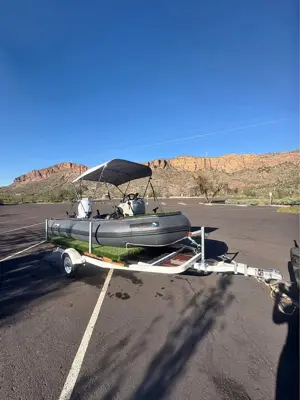 Saturn Triton boat