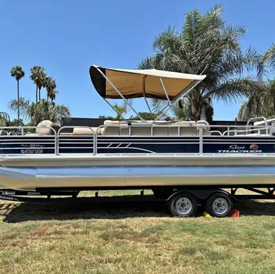 2022 SUN TRACKER PONTOON 22 DLX
