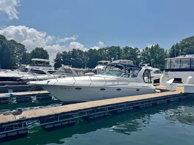 2003 Cruisers Yachts 3372 Express Cruiser