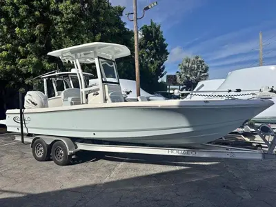 2021 Robalo 246 Cayman