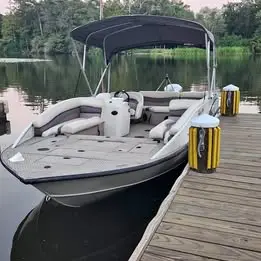 2006 Lowe Tahiti 224 Sport Deck w/15 Original Hours