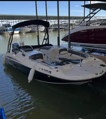 2019 Stingray 212sc