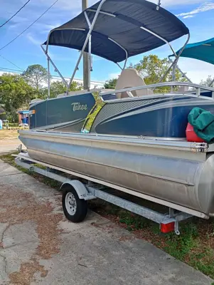 2018 TAHOE REDUCED 18 FT PONTOON BOOKS AT 16 K 48 real hours on package like new boat!!