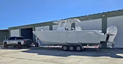 FOR SALE — PRICE REDUCED! 2022 33′ Invincible