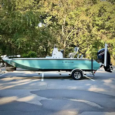 2022 Lowe 20 Bay Fishing Boat