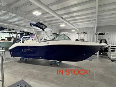 2026 Robalo R207