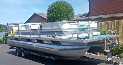 1993 Spectrum dlx cruiser 24’