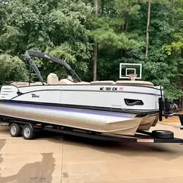 2018 Tahoe cascade 2585 ent tritoon