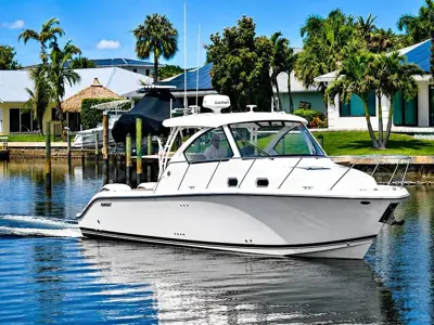 2016 Pursuit 325 OS