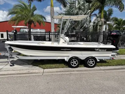 2017 Mako pro skiff 19cc **only 201 original hrs**