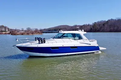 2012 Cruisers Yachts 48 Cantius
