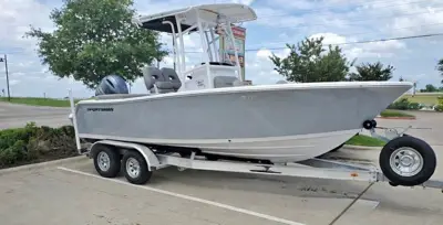 2021 Sportsman Heritage 211 Fishing boat. Original owner