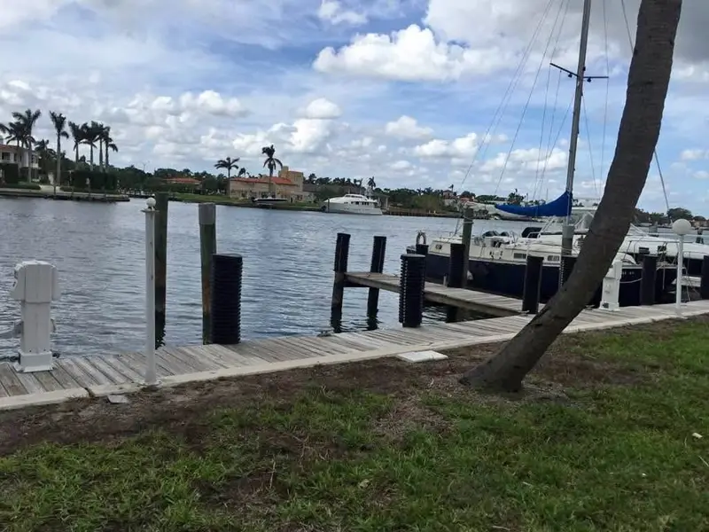 Marina/boat slip near kiki
