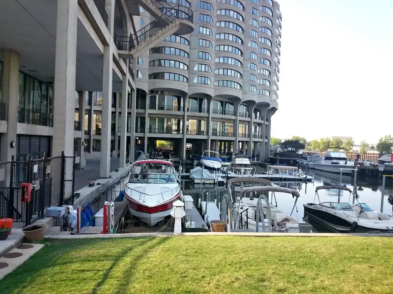 Year-Round-Downtown Chicago 32’ Boat Slip LEASE, Perfect for Cruiser Now thru April 20 2027