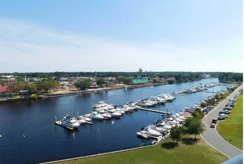 Barefoot Resort Marina