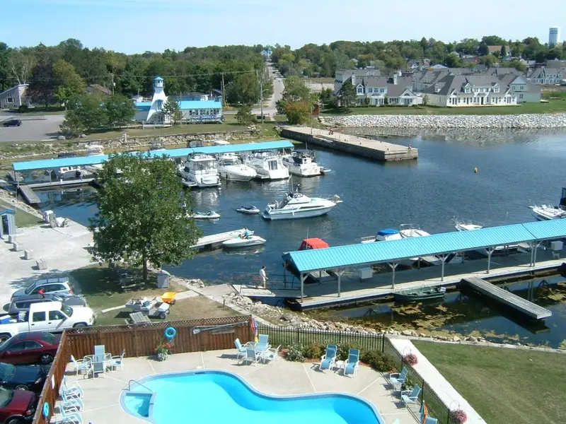 Queen's Cove Marina