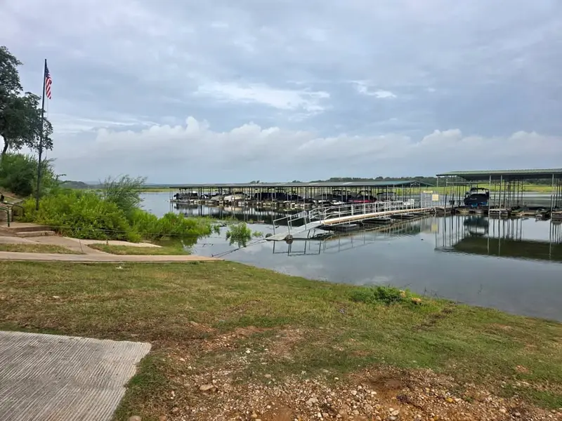 Boat slip with Lift 25' Covered for Rent or Sale