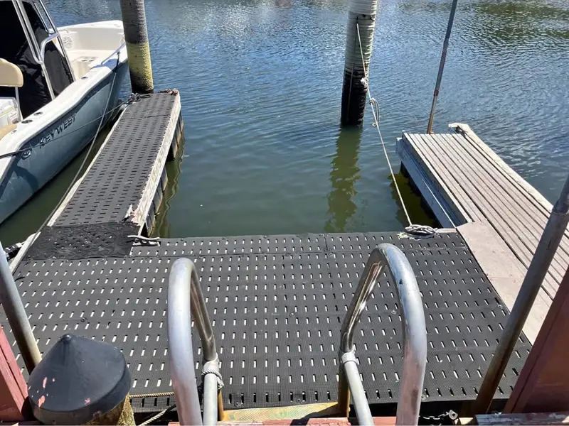 Boat slip / dock
