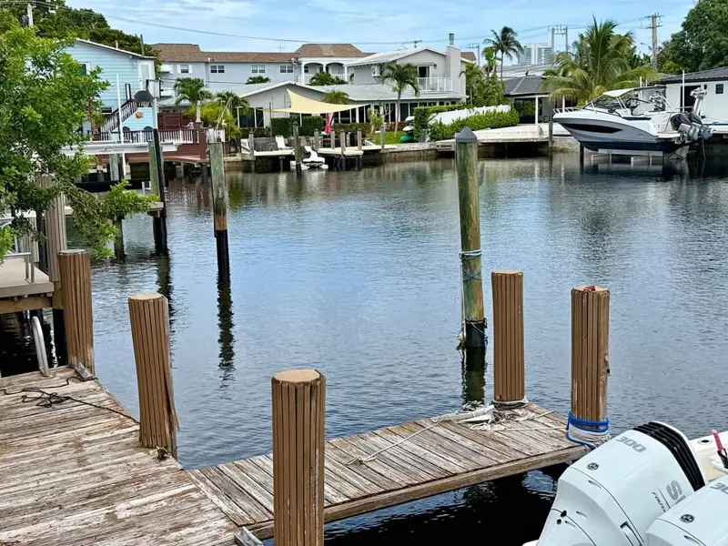 Pompano Beach Dock Slip for Rent - 28 Foot Boat Max, Protected, 1 Fixed Bridge (14ft)