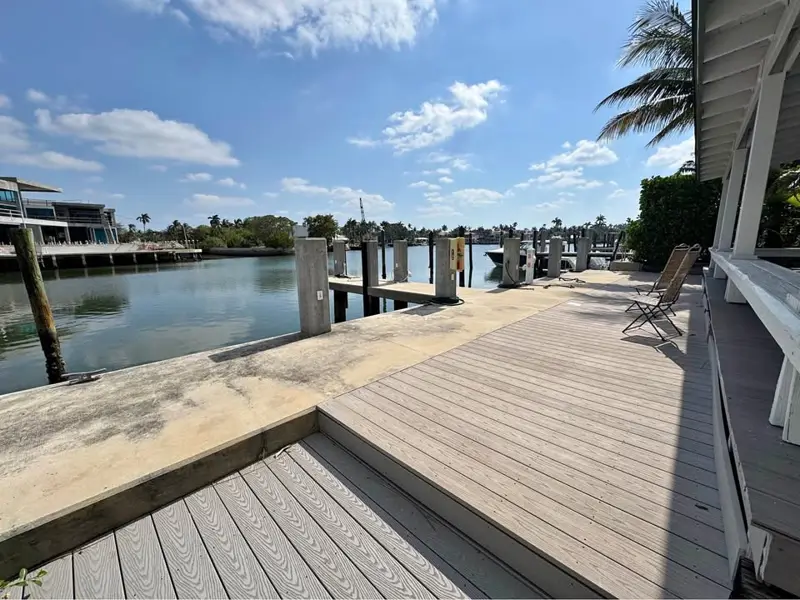 Las Olas no fix bridge port access dock for rent