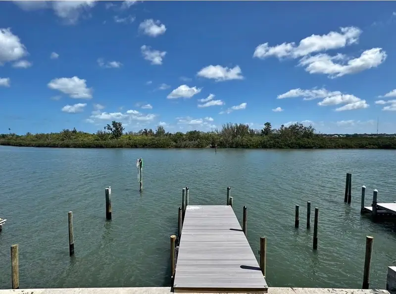 Wet slip boat slip