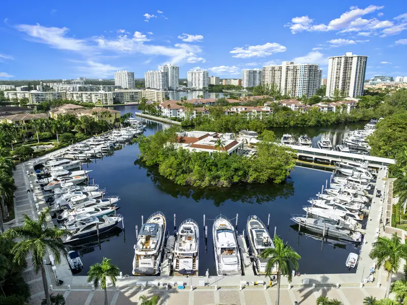 Williams Island Marina