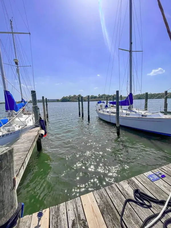 14' Beam Boat Slip Available – Old Bay Marina