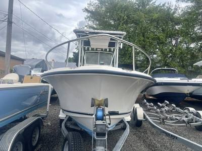 2004 Sea Hunt Triton 202