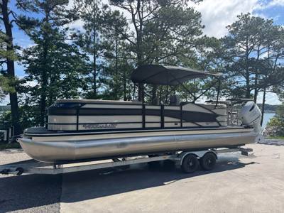 2023 VANDERBILT 700T TRI TOON - MASSIVE LAYOUT / TWIN 300 HP