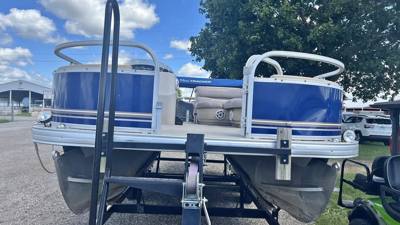 2014 Suntracker Fishing Barge